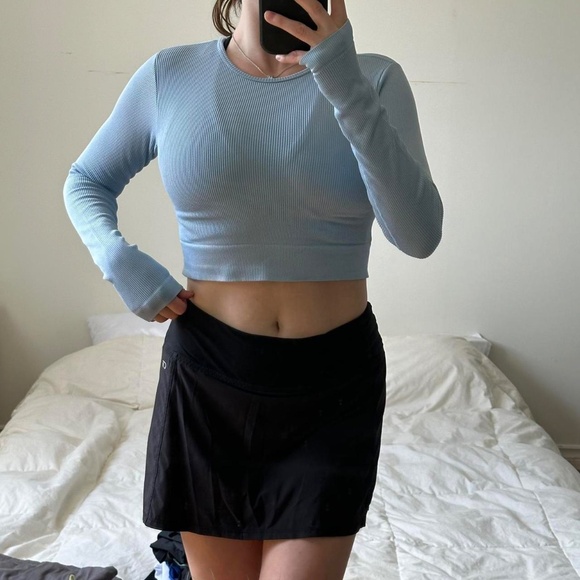 Light blue long sleeve athletic top - Picture 2 of 8